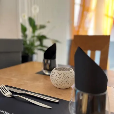 Enzo By Kyriad Direct Hotel Neufchateau