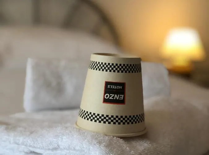 Hotel Enzo Neufchâteau&restaurant Le Pit Stop 2*